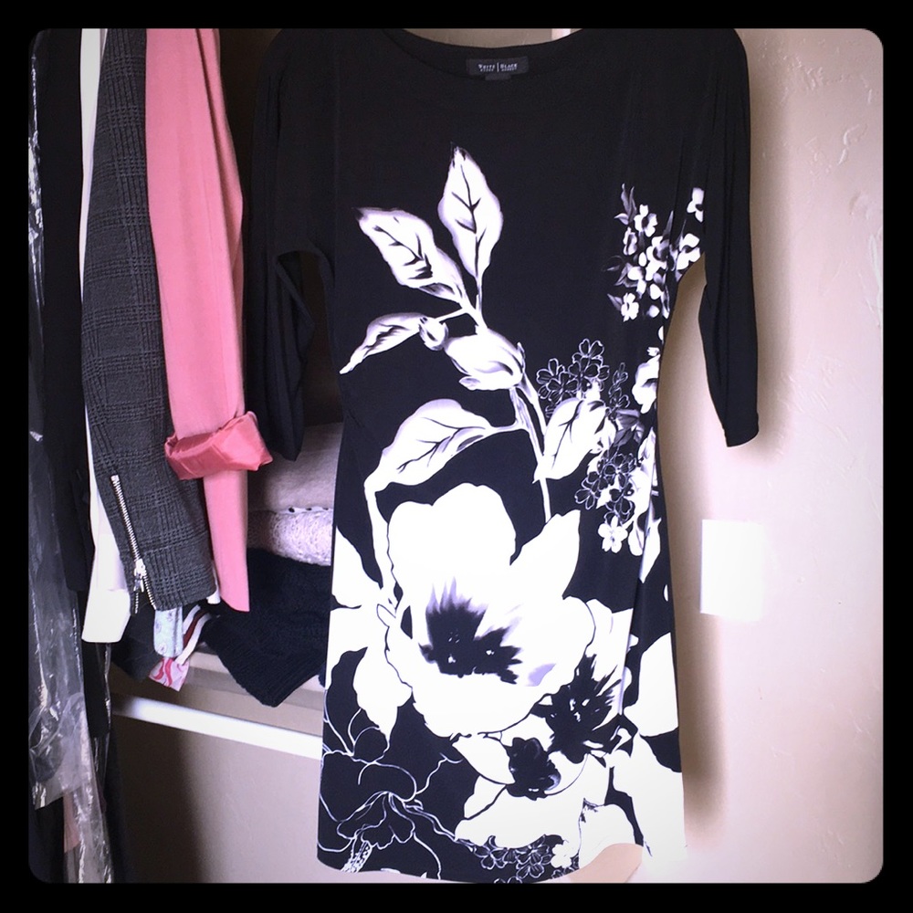 NEW White House black market dress